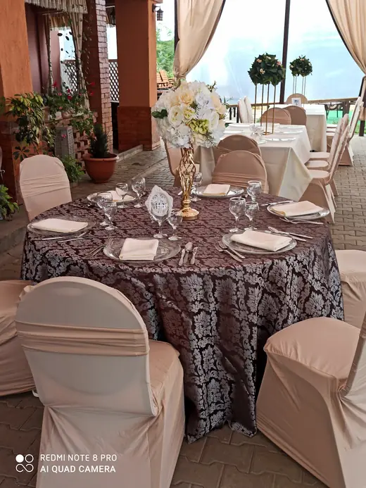 Masă aranjată pentru eveniment